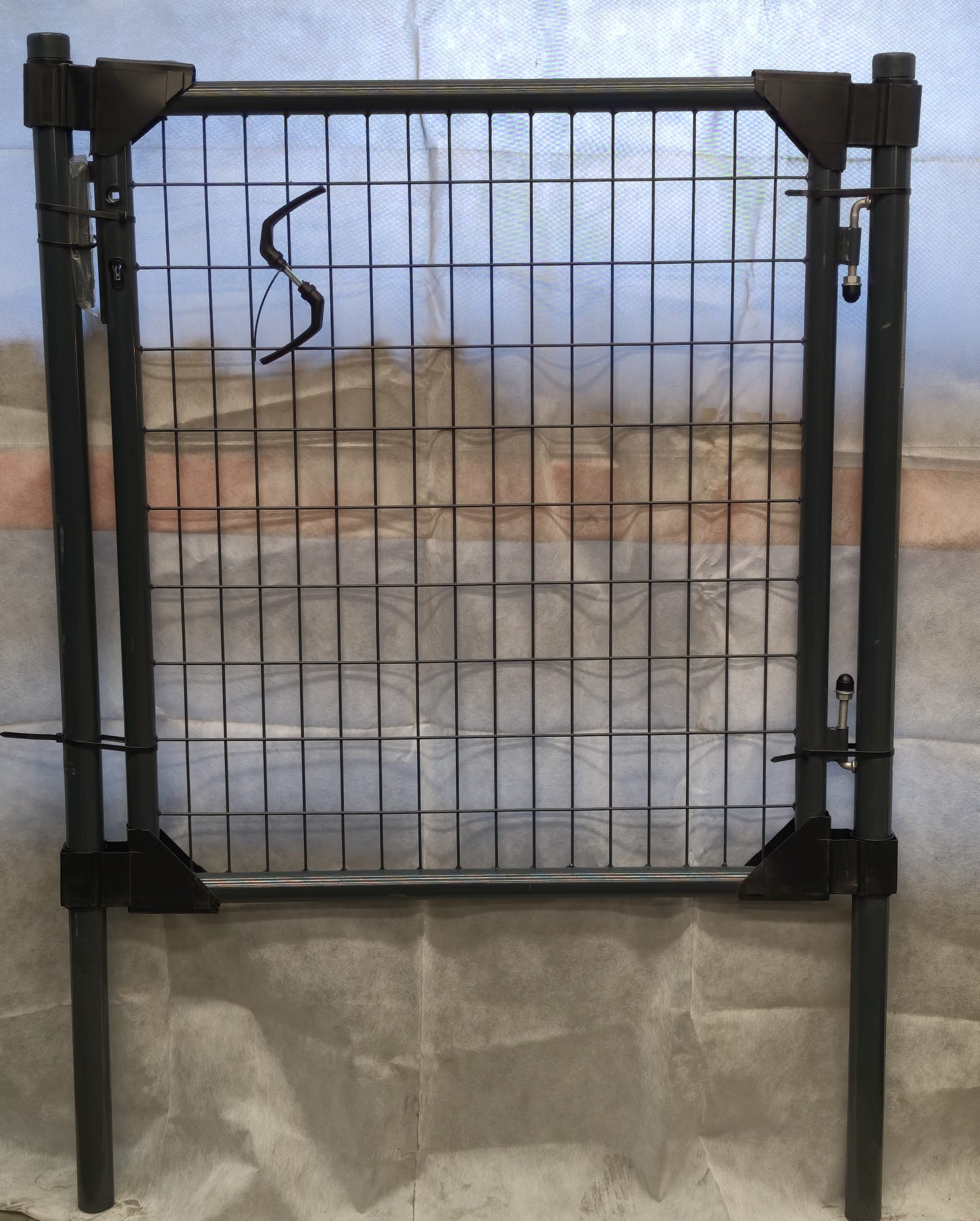 01121061100  PUERTA 2ª RESIDENCIAL 1,00X1,00 1H PLAST. GRIS 7016